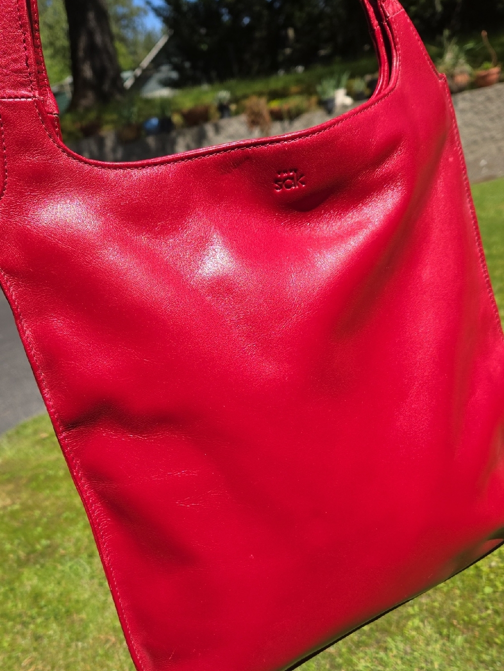 THE SAK Red Leather Tote      (BIN 002)